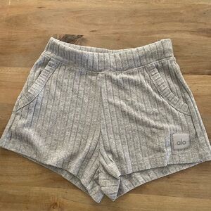 ALO Yoga Women's Heather Gray Ribbed Athletic Shorts